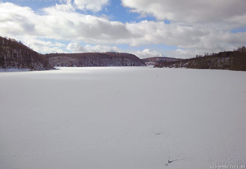 Blick &uuml;ber den zugefrorenen Rappbode-Stausee