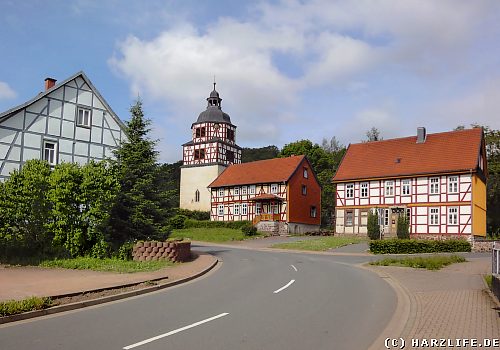 Sülzhayn - restaurierte Fachwerkhäuser und St.-Katharinen-Kirche Sülzhayn - Fachwerkhäuser und Kirche im Ortszentrum